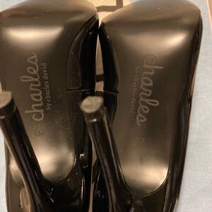 Size 8 like new Charles David black patent pumps